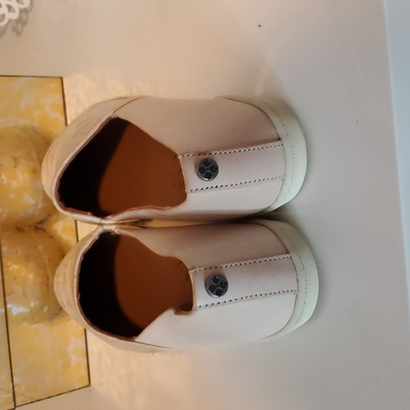 Tooled leather Patricia Nash slipons. Buff color, size 8M - Picture 3 of 5